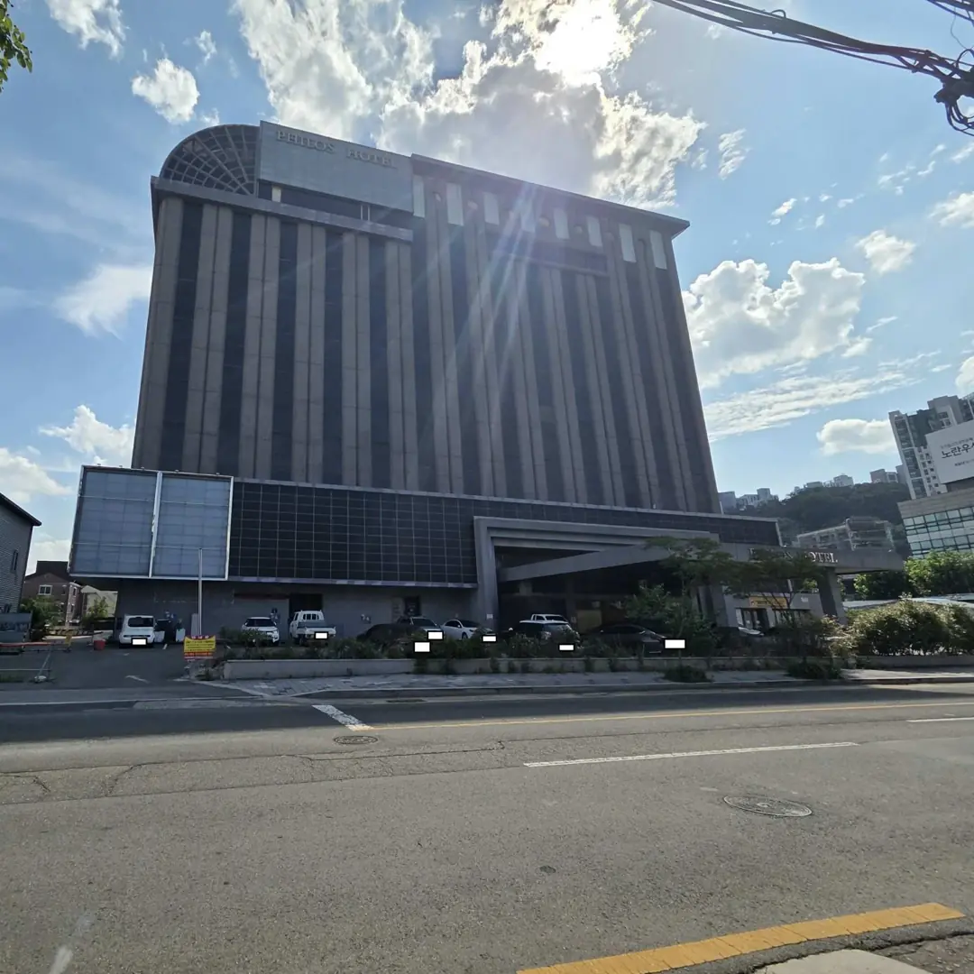 온비드 공매에 나온 호텔 두 곳 — 지자체가 세금 대신 파는 115실·44실